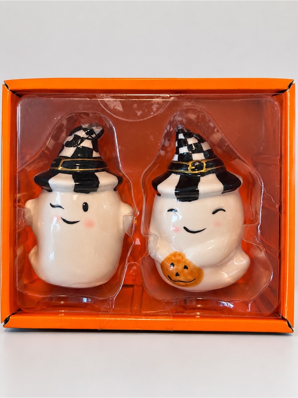 Black And White Plaid Halloween Ghosts Ceramic Salt and Pepper Shakers Set